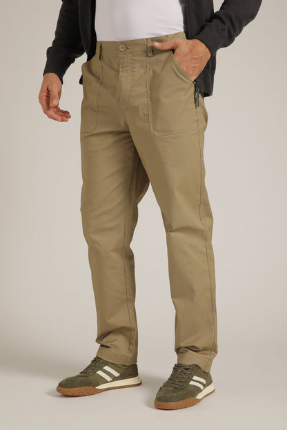 מכנסיים בגזרת סלים אלגטית | קנת קול