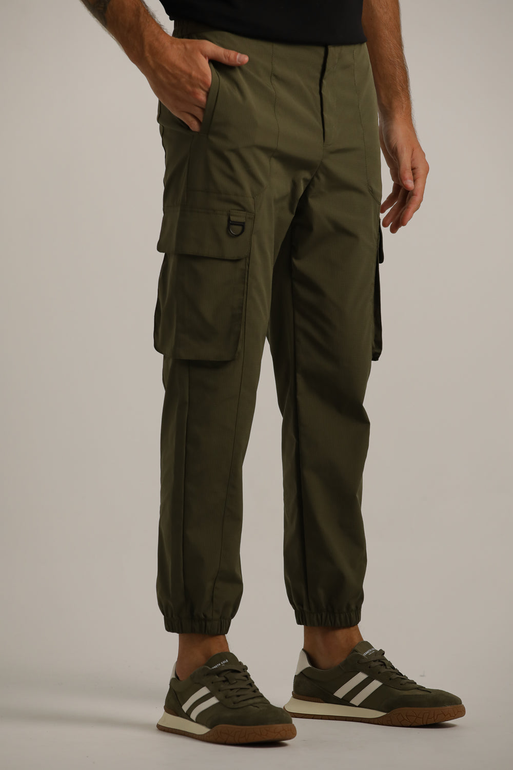 מכנסי קרגו בגזרה צרה עם סיומת גומי | קנת קול