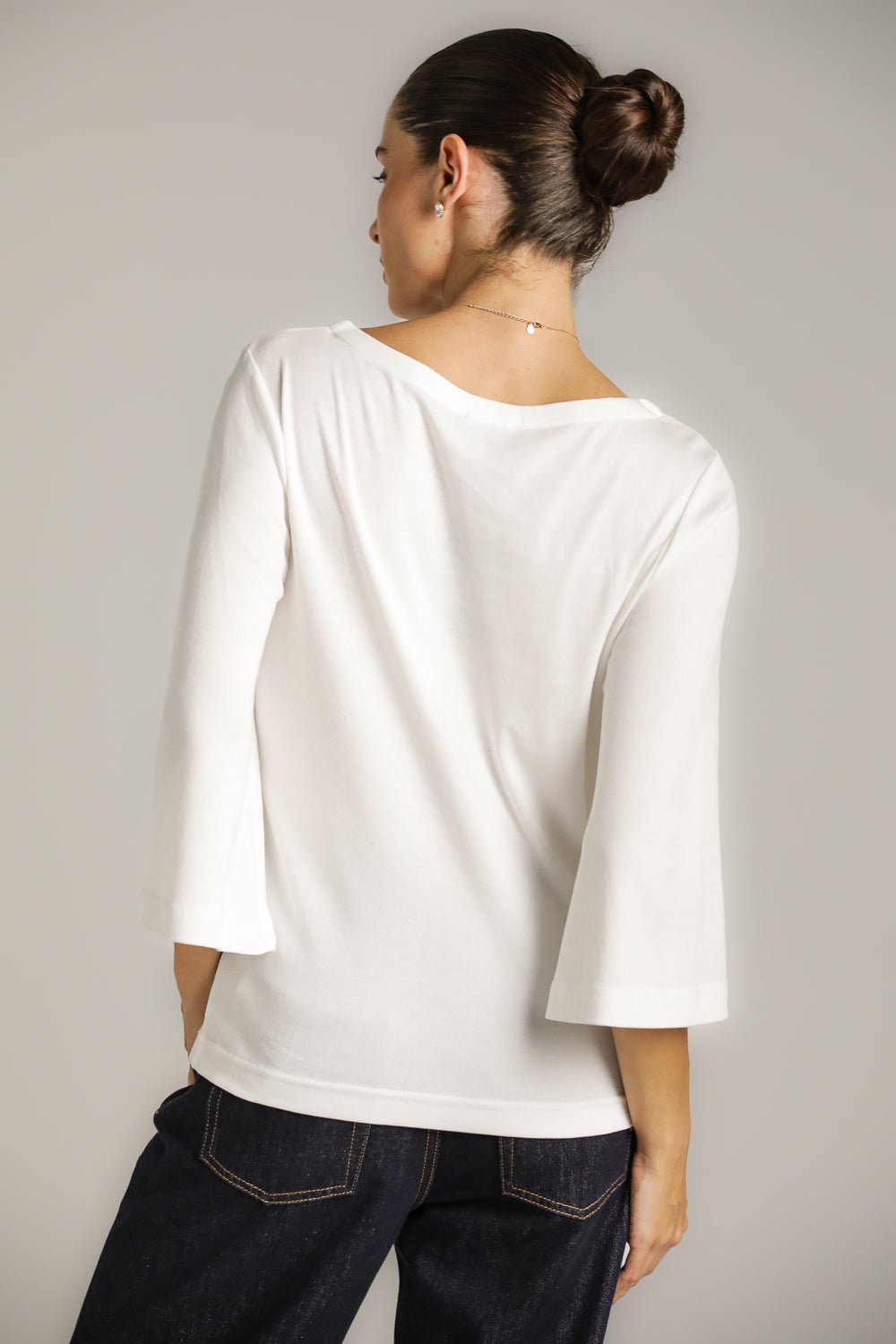 חולצת טי עם שרוולים נפוחים | קנת קול