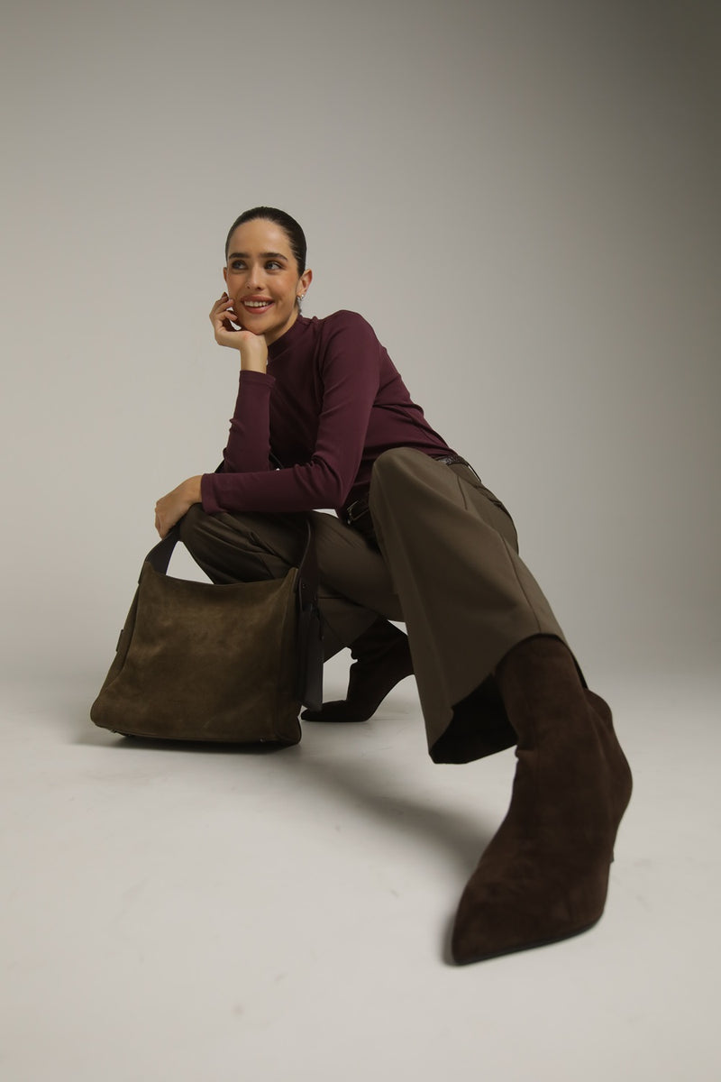 חולצת בייסיק צמודה עם צווארון גבוה | קנת קול