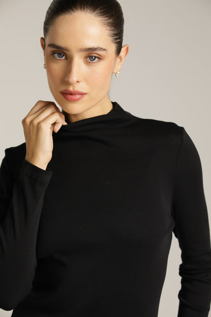 חולצת בייסיק צמודה עם צווארון גבוה | קנת קול