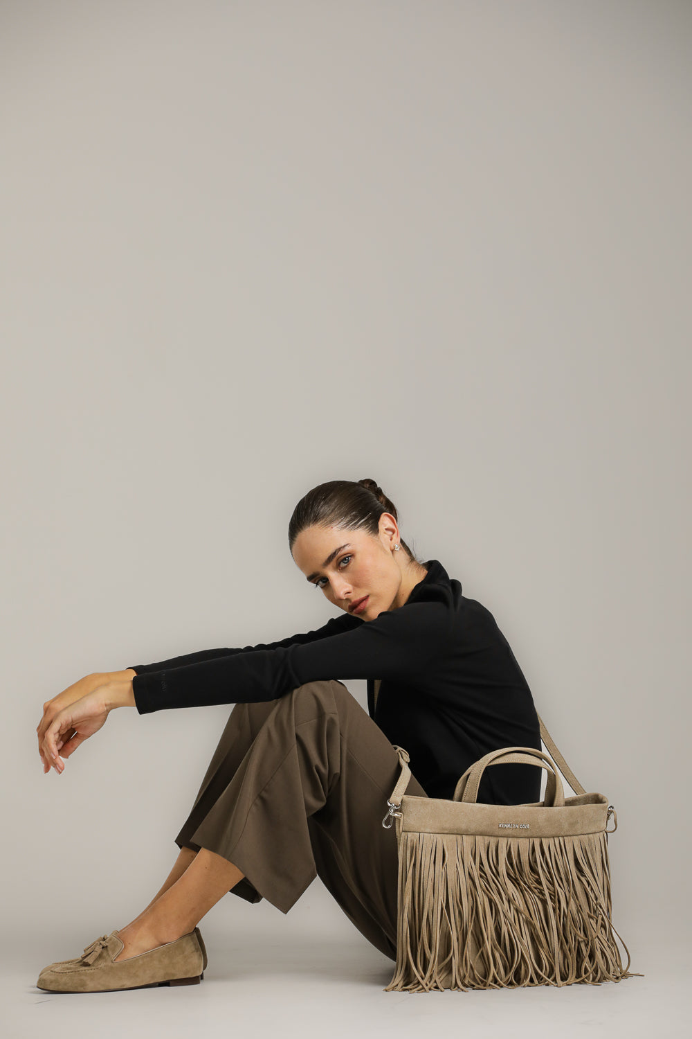 חולצת בייסיק צמודה עם צווארון גבוה | קנת קול