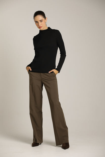 חולצת בייסיק צמודה עם צווארון גבוה | קנת קול