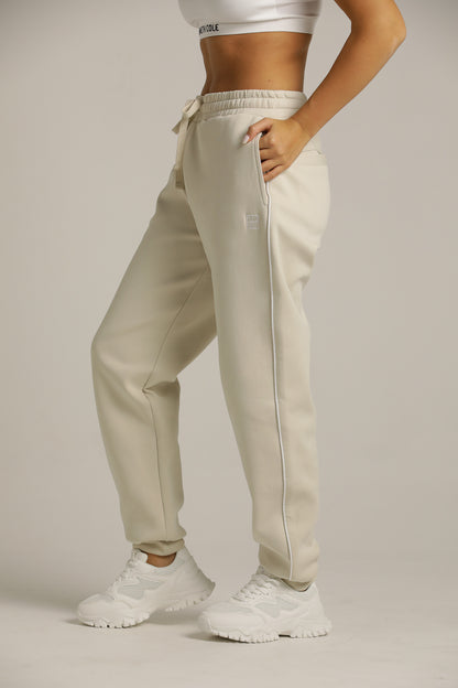 מכנסי טרנינג מבד רך במראה אלגנטי | קנת קול