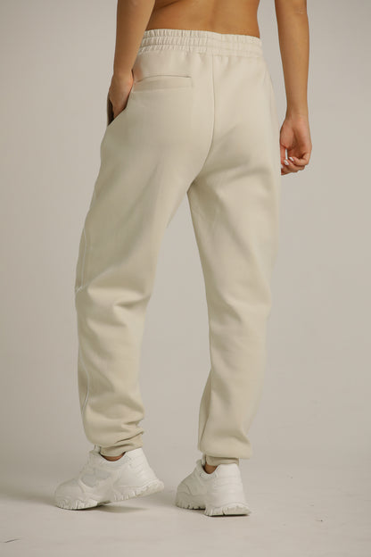 מכנסי טרנינג מבד רך במראה אלגנטי | קנת קול