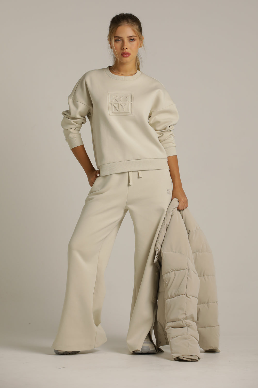 מכנסי טרנינג רחבים עם כפתורים בצד | קנת קול