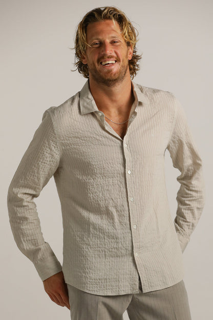 חולצה מכופתרת בטקסטורת קרינקל | קנת קול