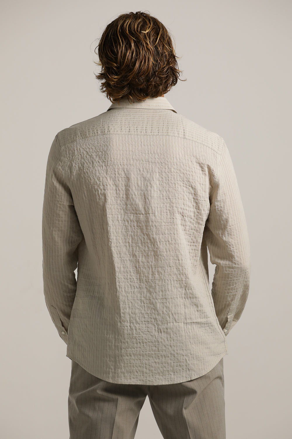 חולצה מכופתרת בטקסטורת קרינקל | קנת קול