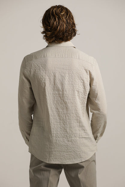 חולצה מכופתרת בטקסטורת קרינקל | קנת קול