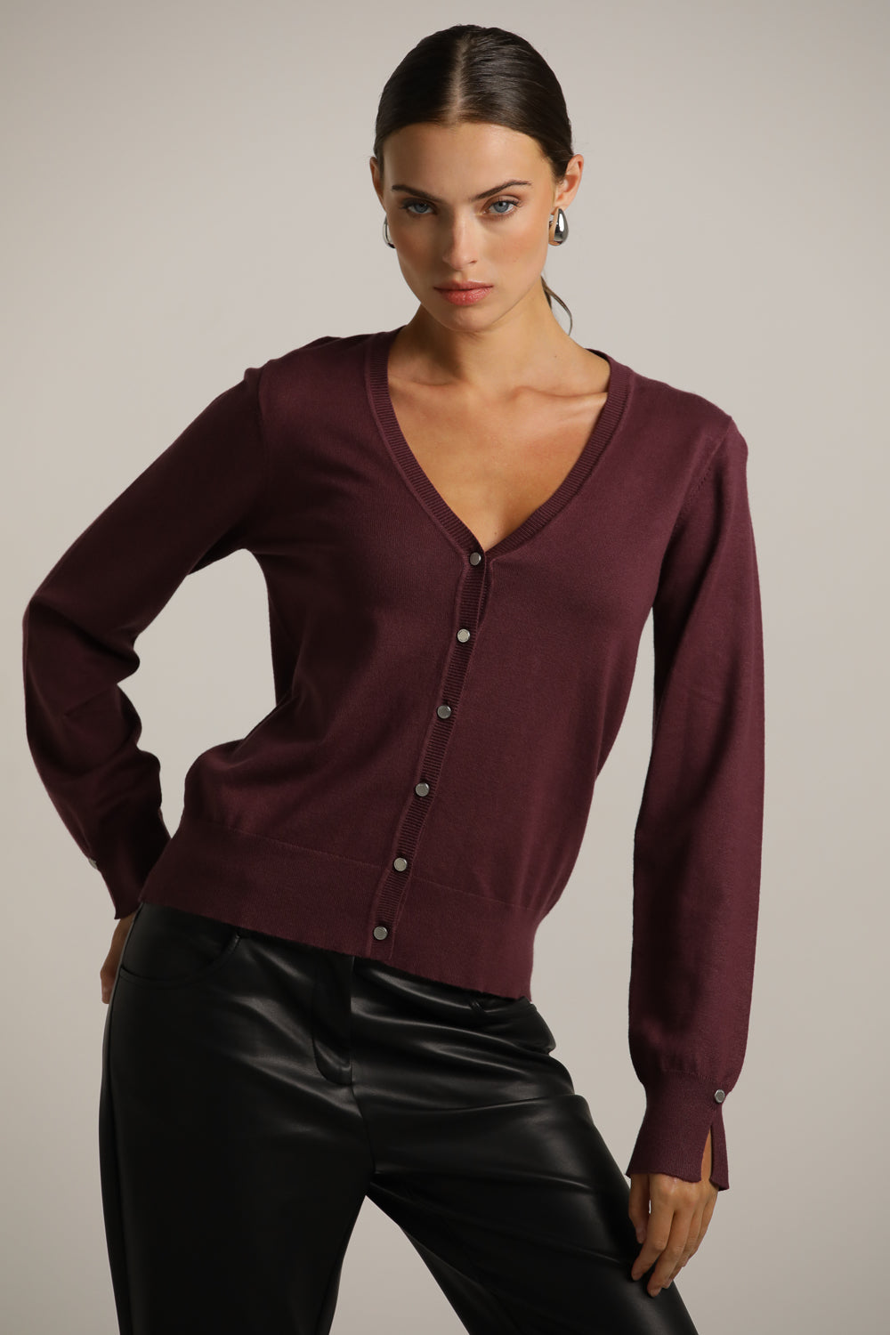 סריג קרדיגן בייסיק עם מחשוף וי | קנת קול