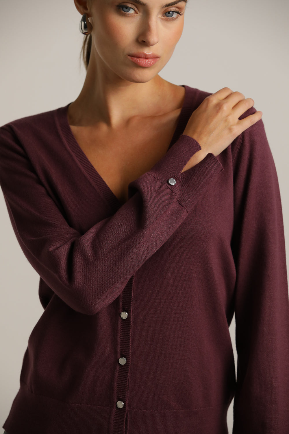 סריג קרדיגן בייסיק עם מחשוף וי | קנת קול