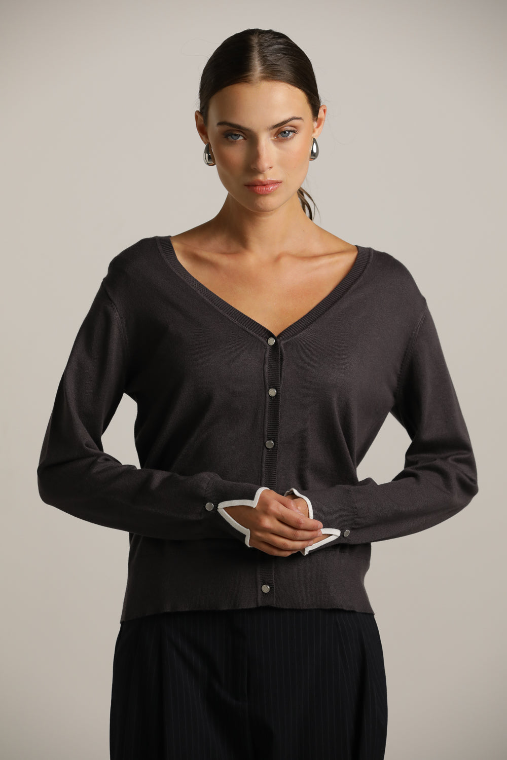 סריג קרדיגן בייסיק עם מחשוף וי | קנת קול