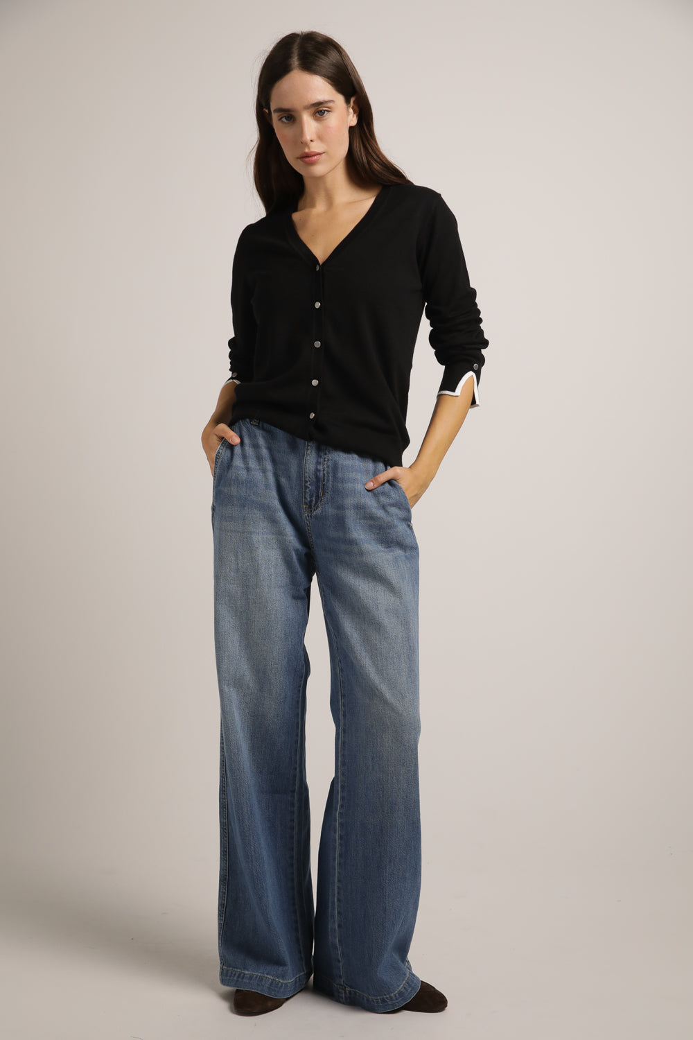 סריג קרדיגן בייסיק עם מחשוף וי | קנת קול