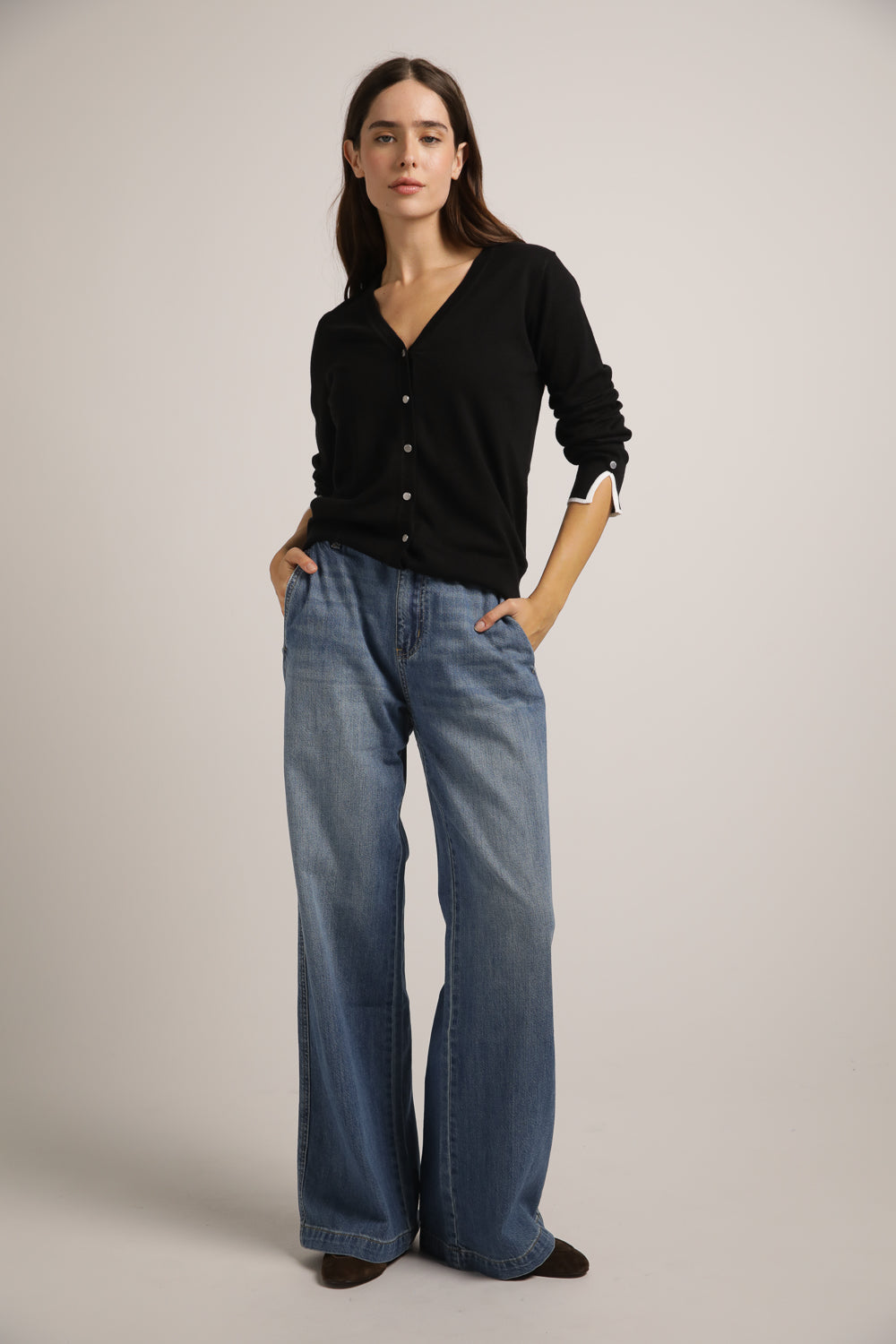 סריג קרדיגן בייסיק עם מחשוף וי | קנת קול