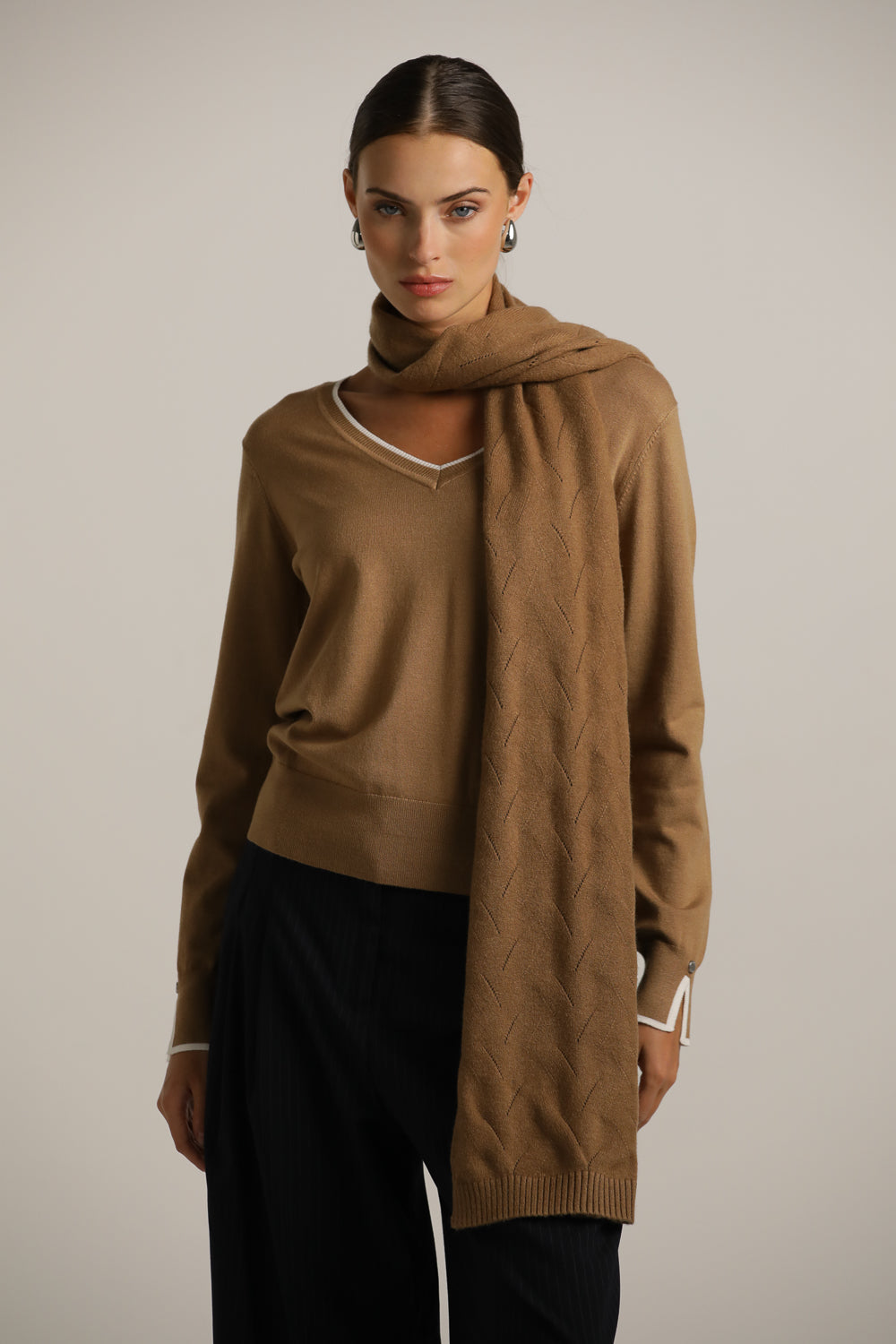 צעיף סרוג עם דוגמת צמה עדינה | קנת קול