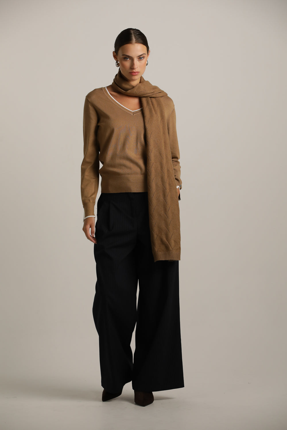 צעיף סרוג עם דוגמת צמה עדינה | קנת קול