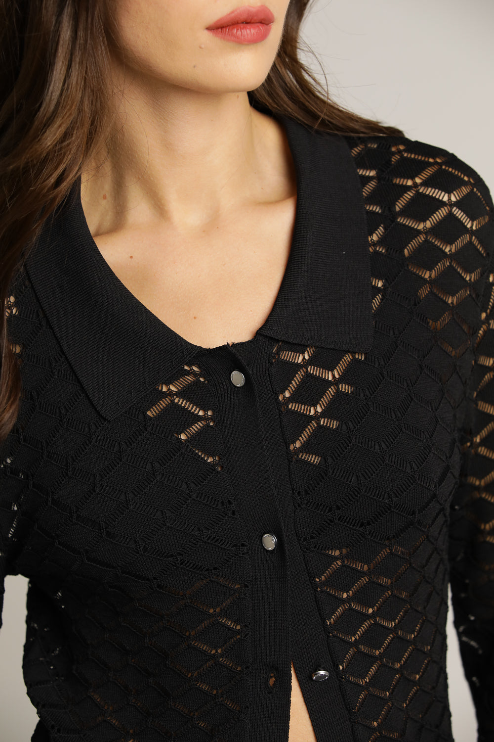 קרדיגן שחור שקפקף מעוצב בסריגה דקורטיבית | קנת קול