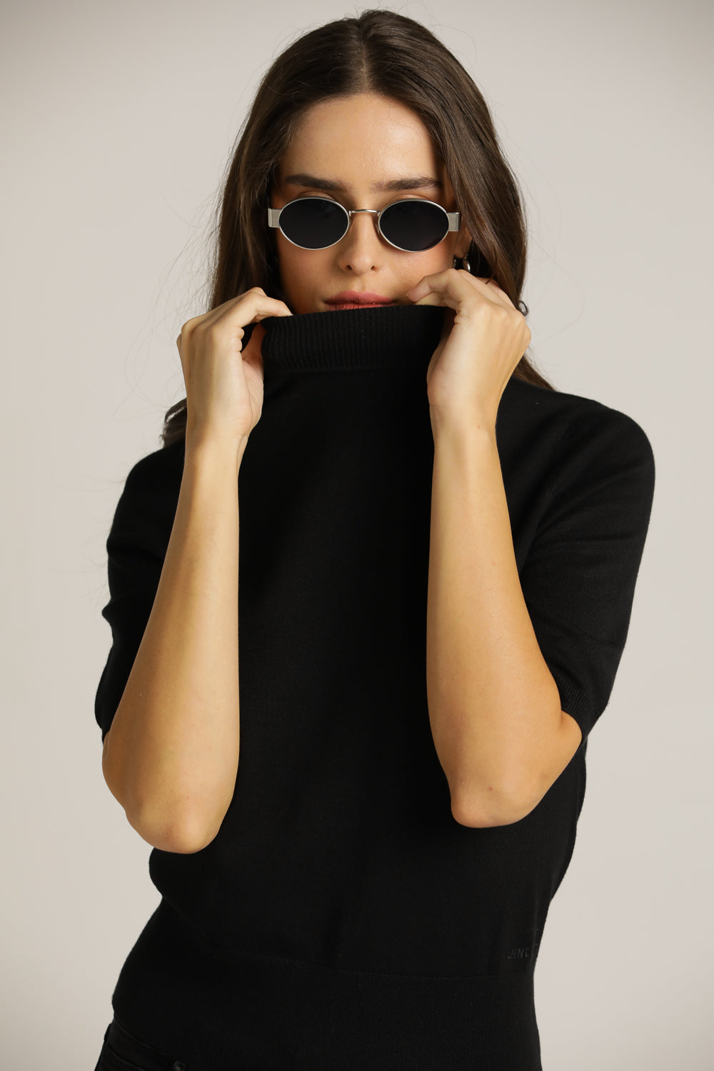 סריג גולף עם שרוול קצר וצווארון גבוה | קנת קול