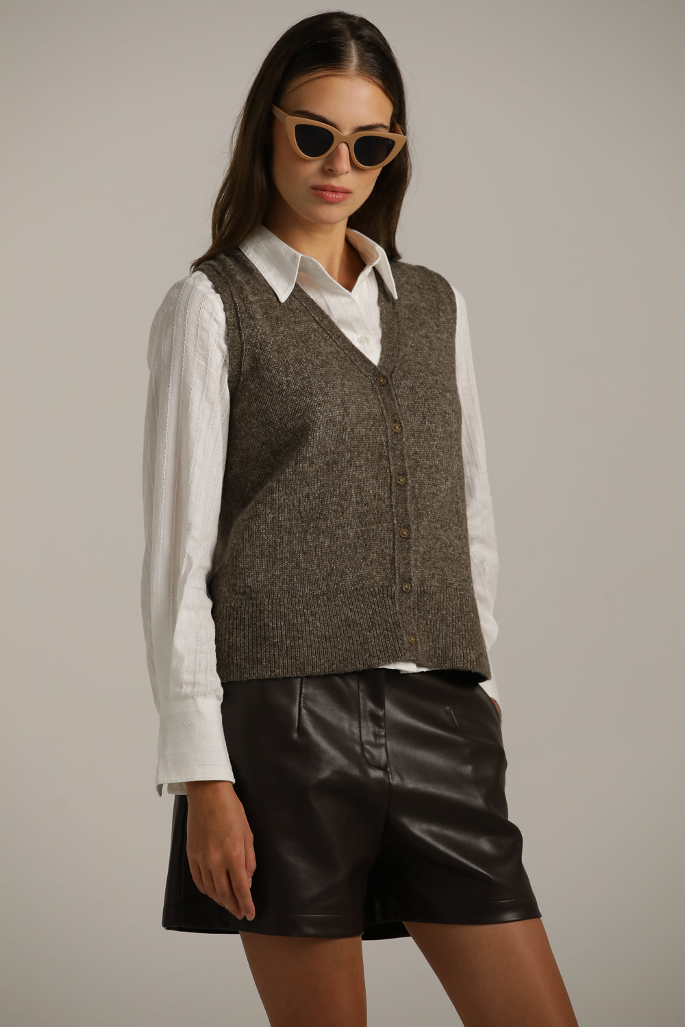 ווסט סרוג עם כפתורים | קנת קול