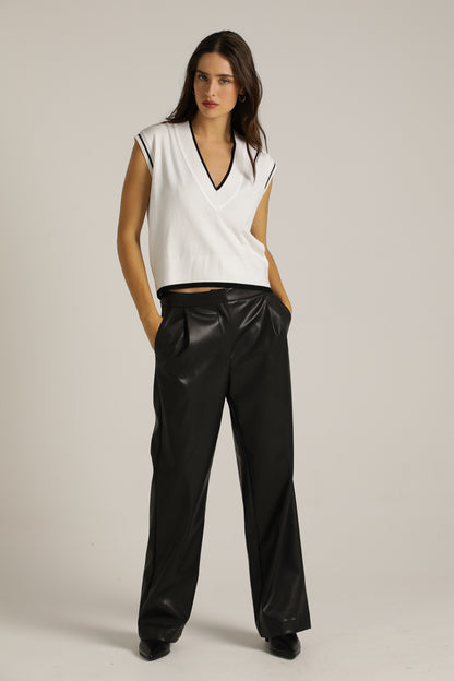 ווסט סרוג עם מפתח וי | קנת קול