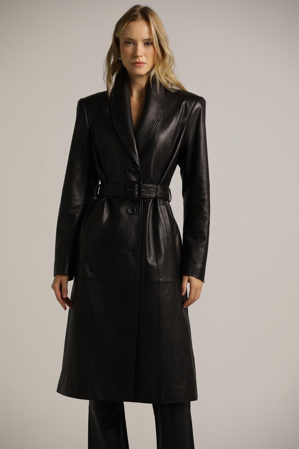 מעיל עור מידי עם כתפיים מודגשות | קנת קול