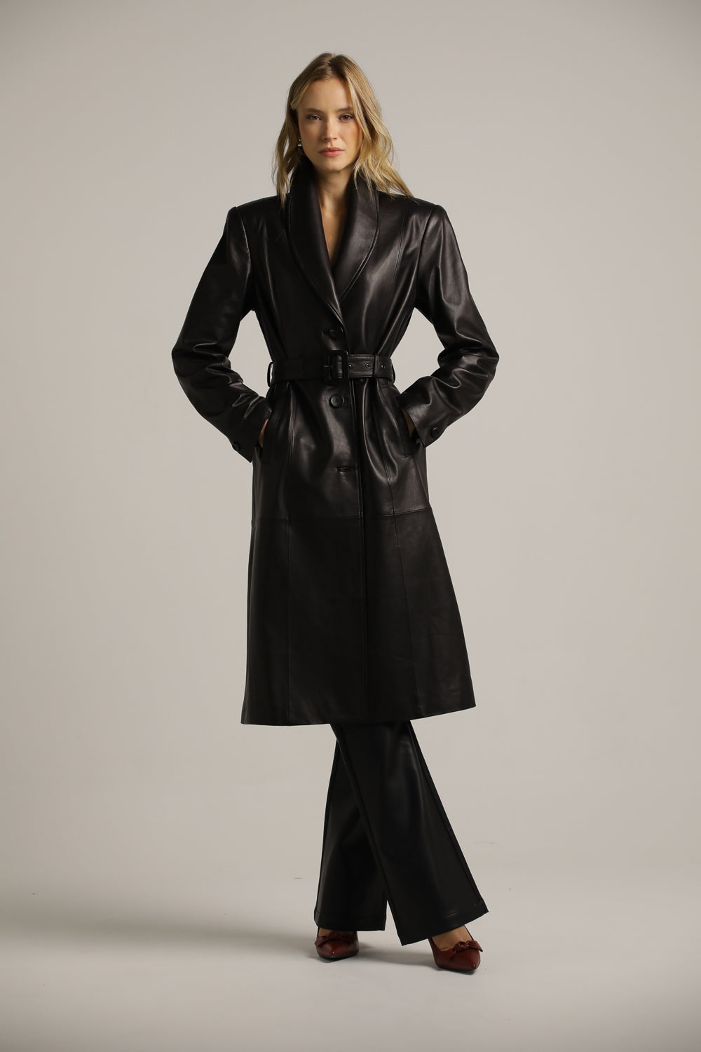 מעיל עור מידי עם כתפיים מודגשות | קנת קול