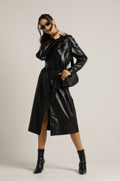 מעיל דמוי עור ארוך בטקסטורת תנין | קנת קול