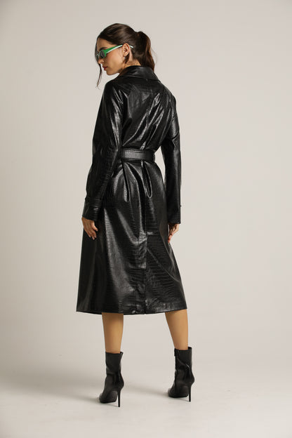 מעיל דמוי עור ארוך בטקסטורת תנין | קנת קול