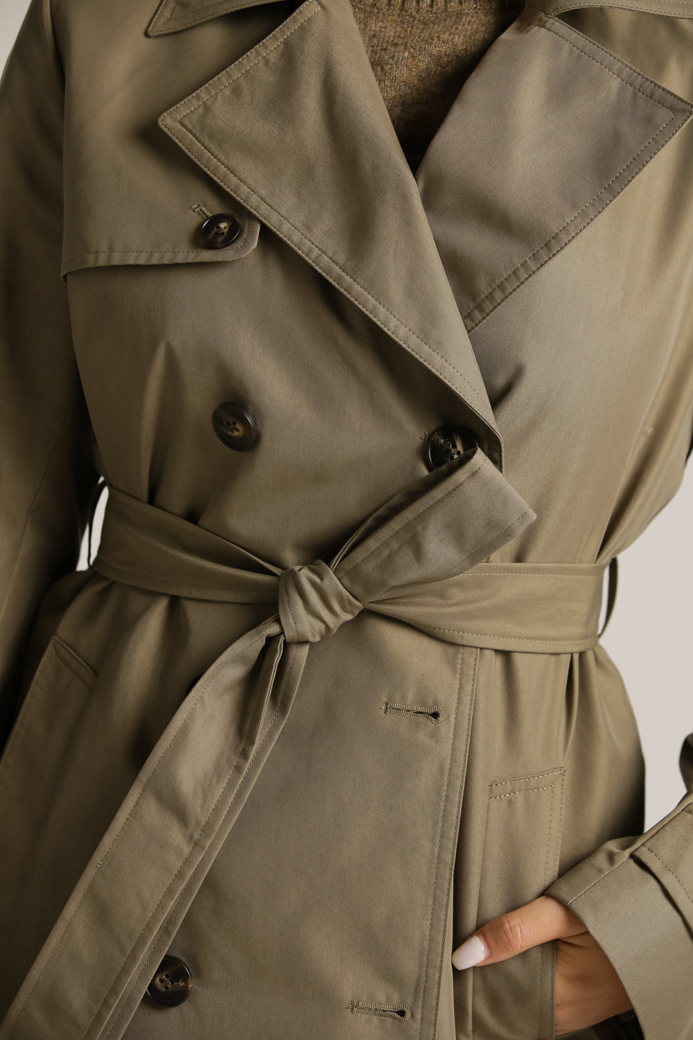 מעיל טראנץ' קלאסי בגוון ירוק זית | קנת קול