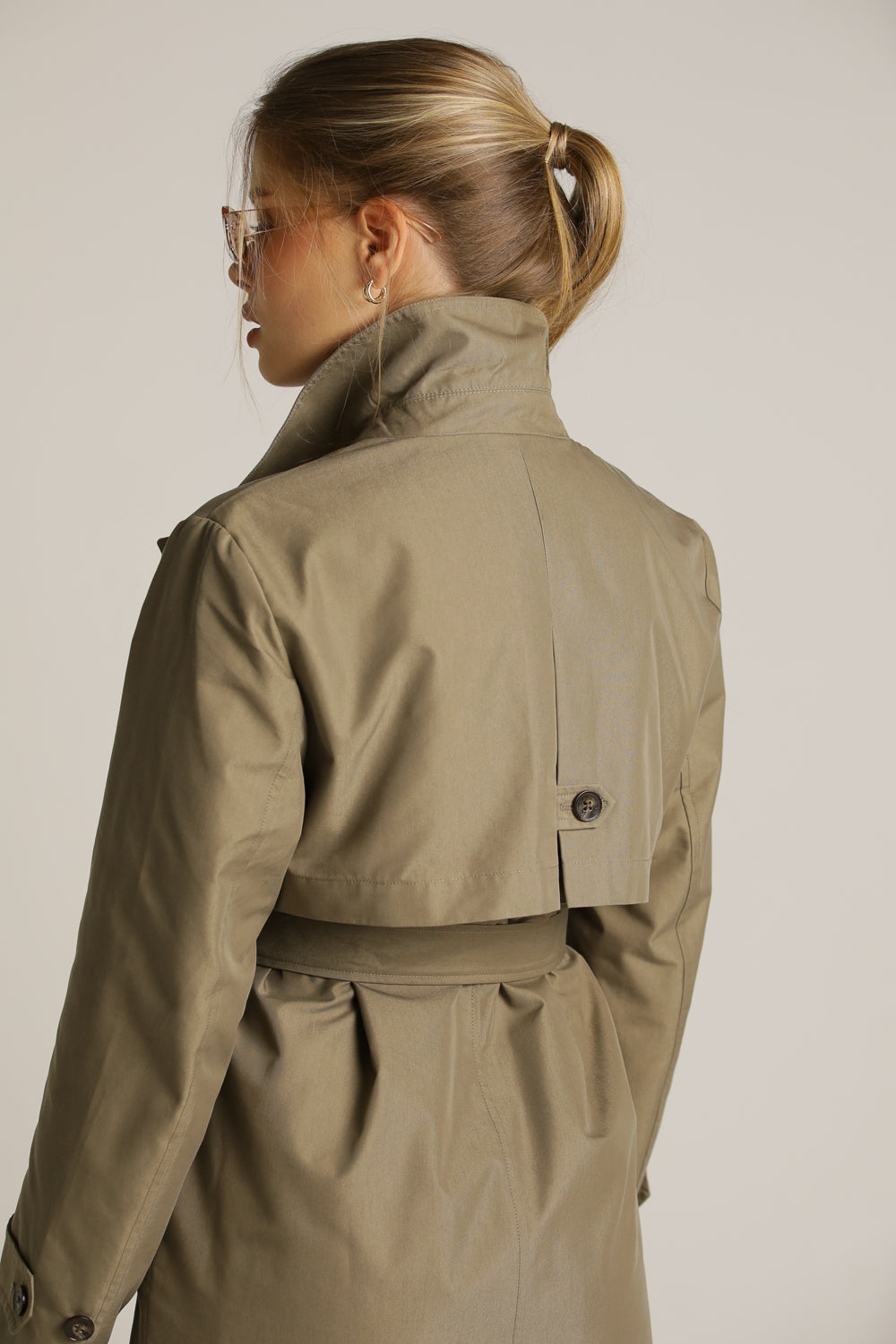 מעיל טראנץ' קלאסי בגוון ירוק זית | קנת קול