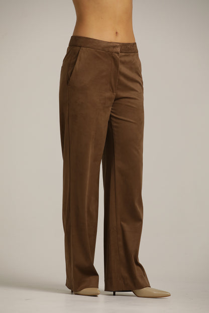 מכנסיים דמוי זמש אלגנטיים בצבע חום | קנת קול