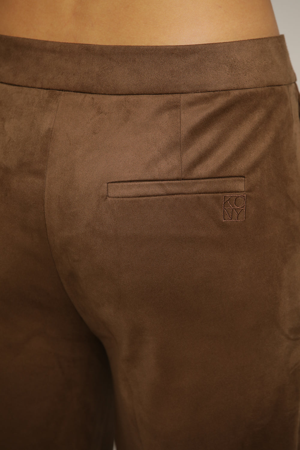 מכנסיים דמוי זמש אלגנטיים בצבע חום | קנת קול