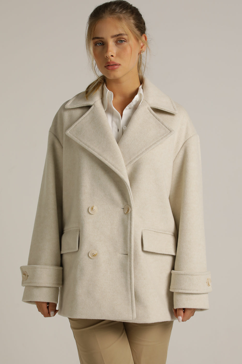 מעיל אוברסייז קצר בגימור צמרי | קנת קול