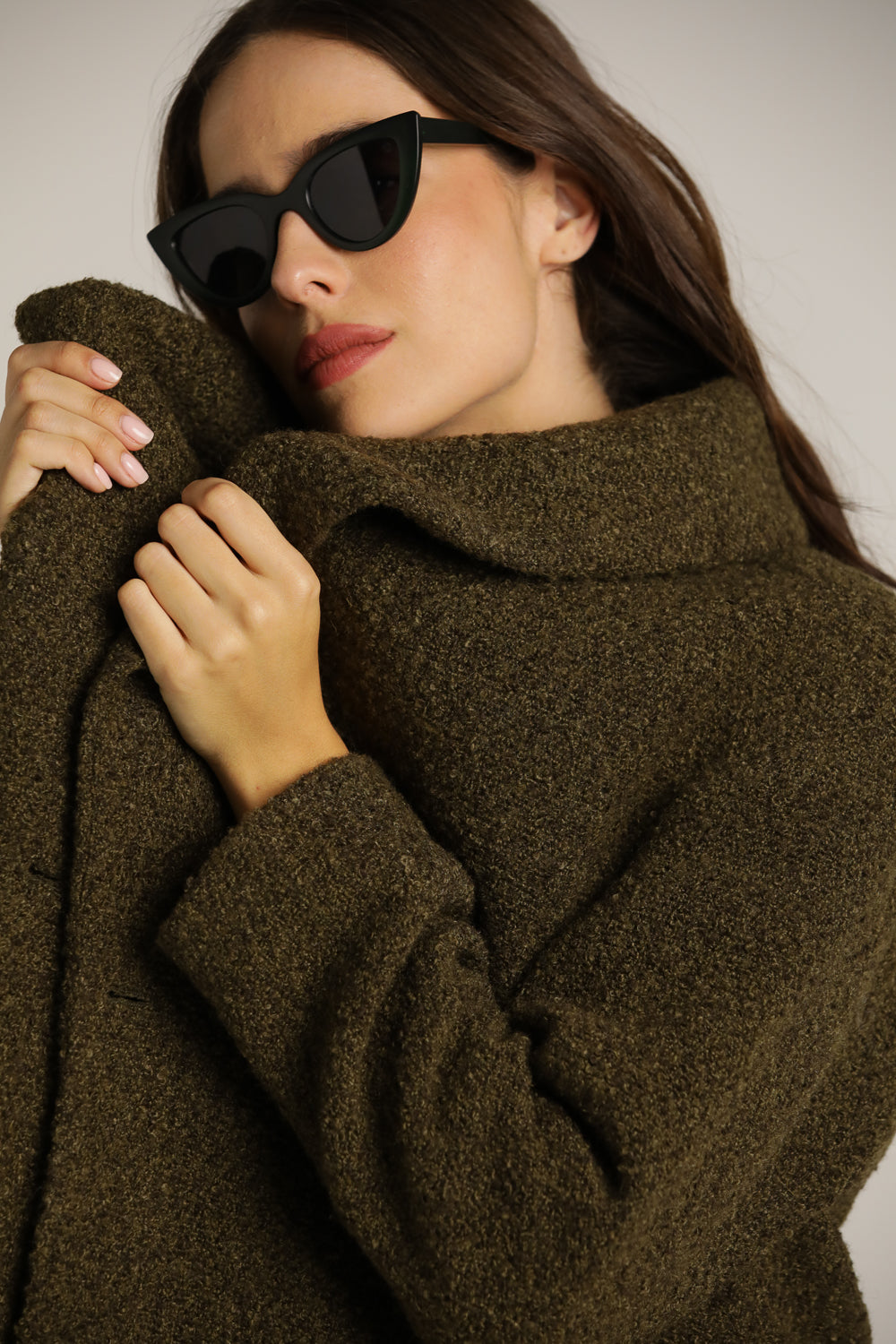 מעיל מחמם במראה צמרי בגוון ירוק זית | קנת קול