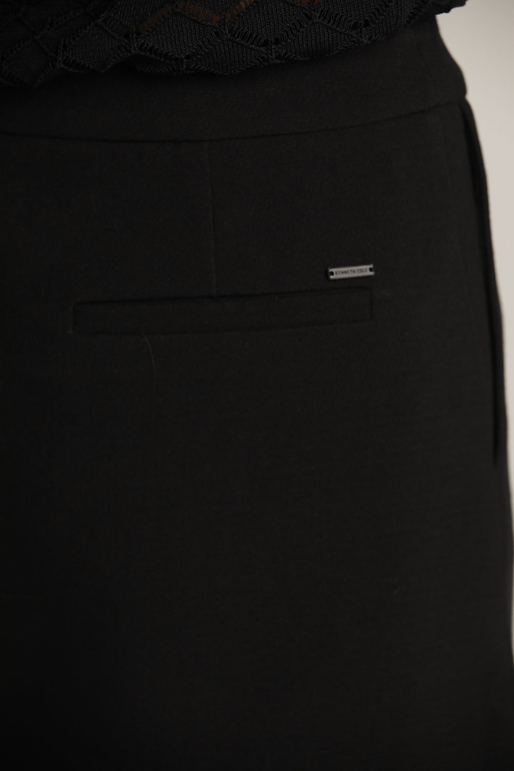 חצאית בגזרת מיני קלאסית | קנת קול