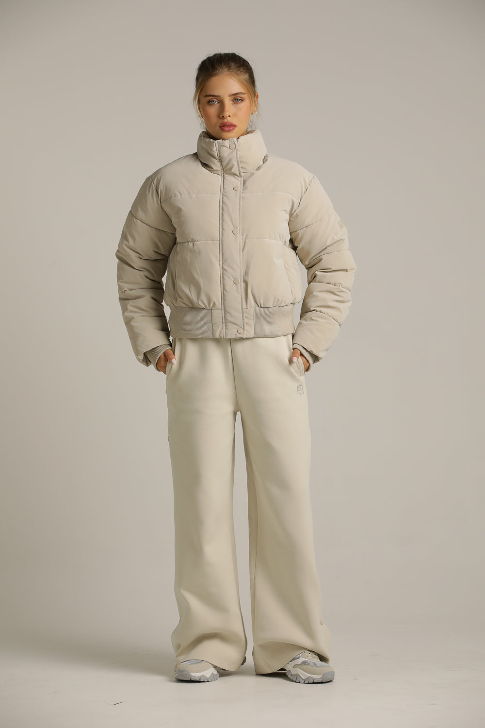 מעיל פוך קצר עם צווארון גבוה | קנת קול