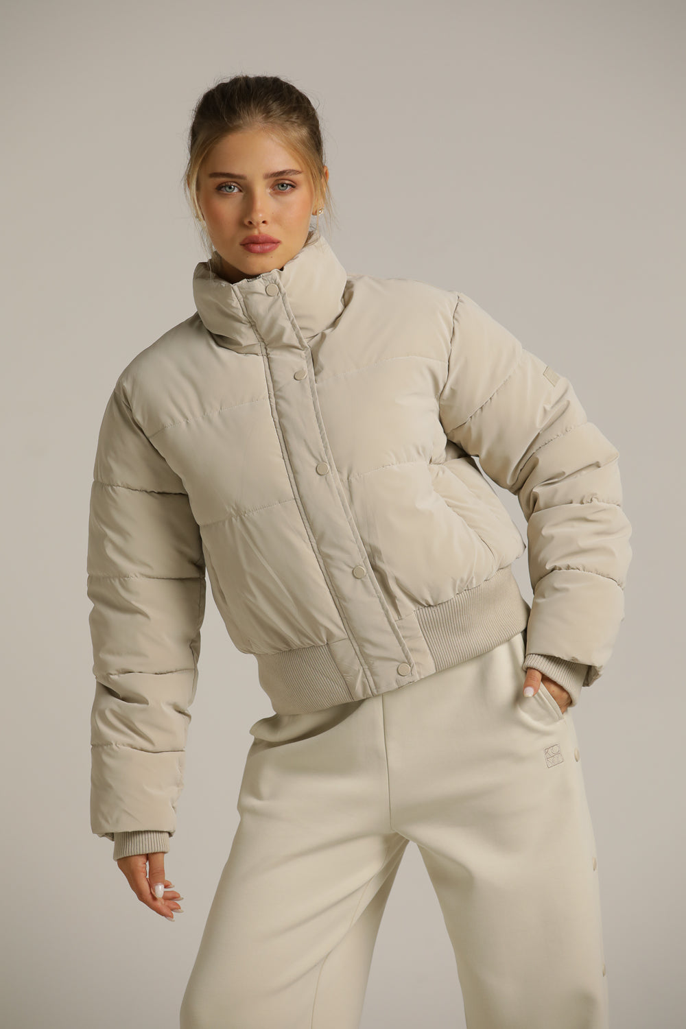 מעיל פוך קצר עם צווארון גבוה | קנת קול