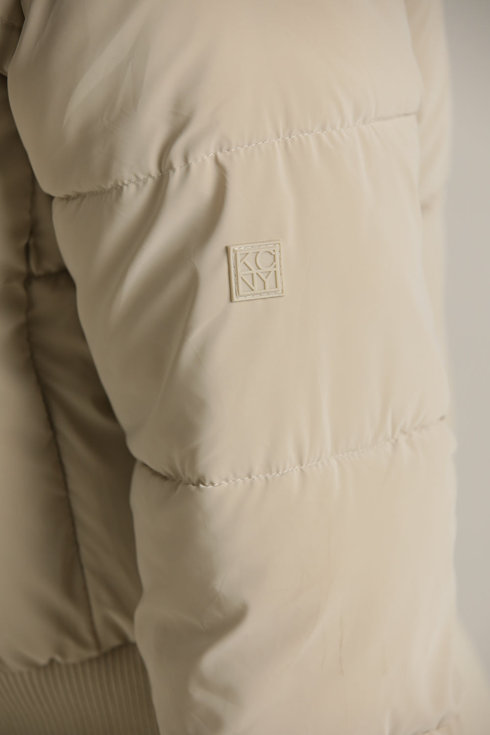 מעיל פוך קצר עם צווארון גבוה | קנת קול