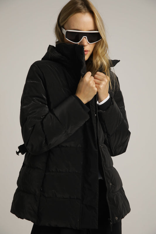 מעיל פוך עם חגורת גומי ואבזם ממותג | קנת קול