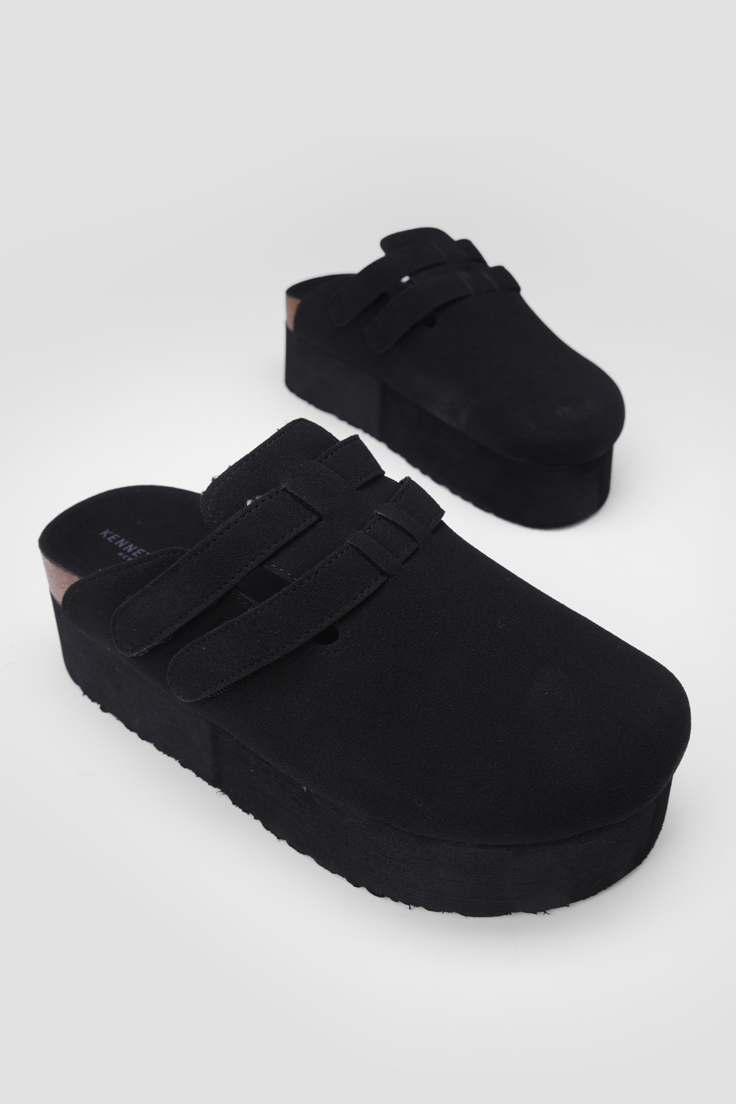 כפכפים סגורות עם פלטפורמה | קנת קול