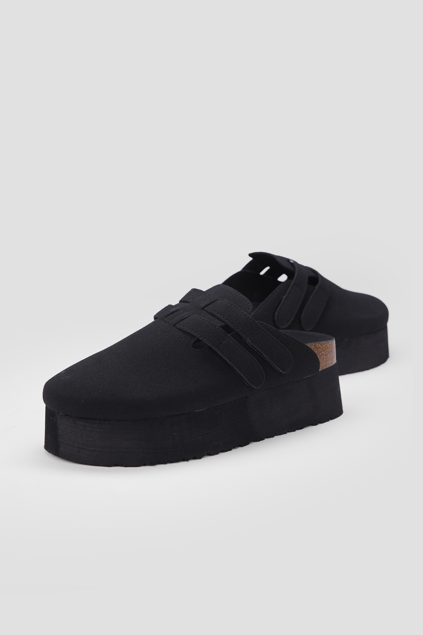 כפכפים סגורות עם פלטפורמה | קנת קול