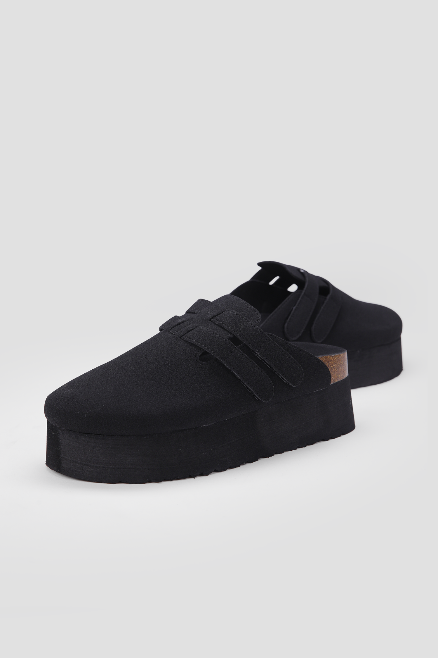 כפכפים סגורות עם פלטפורמה | קנת קול