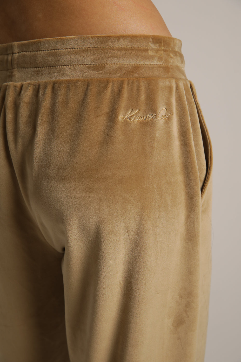 מכנסי טרנינג קטיפה בגזרה ישרה | קנת קול