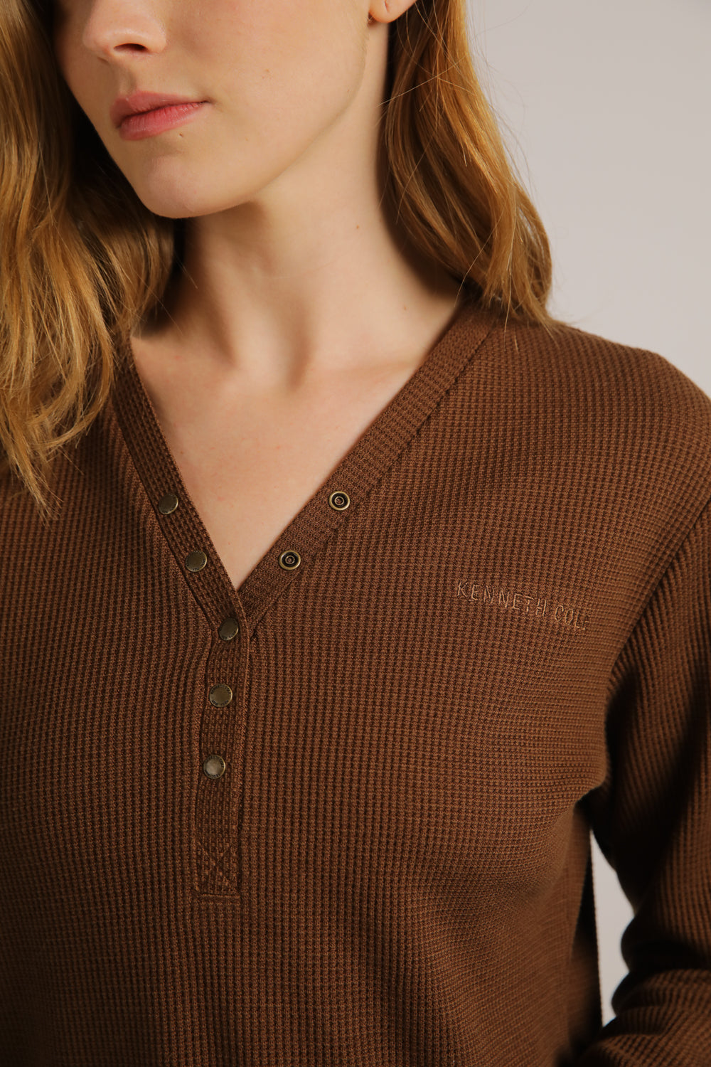 טישירט וואפל ארוכה עם פתח וי | קנת קול