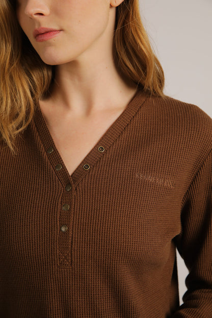 טישירט וואפל ארוכה עם פתח וי | קנת קול