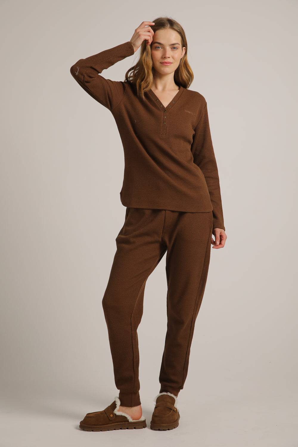 טישירט וואפל ארוכה עם פתח וי | קנת קול