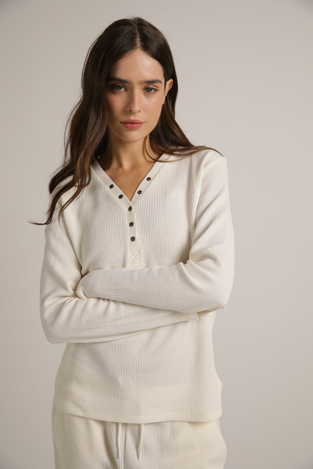 טישירט וואפל ארוכה עם פתח וי | קנת קול