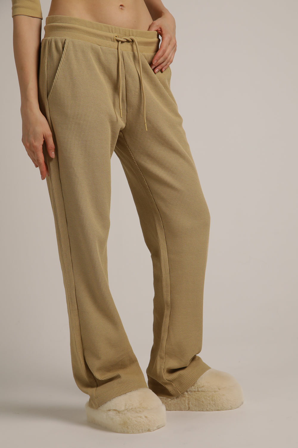 מכנסי טרנינג וואפל בגזרה רחבה | קנת קול