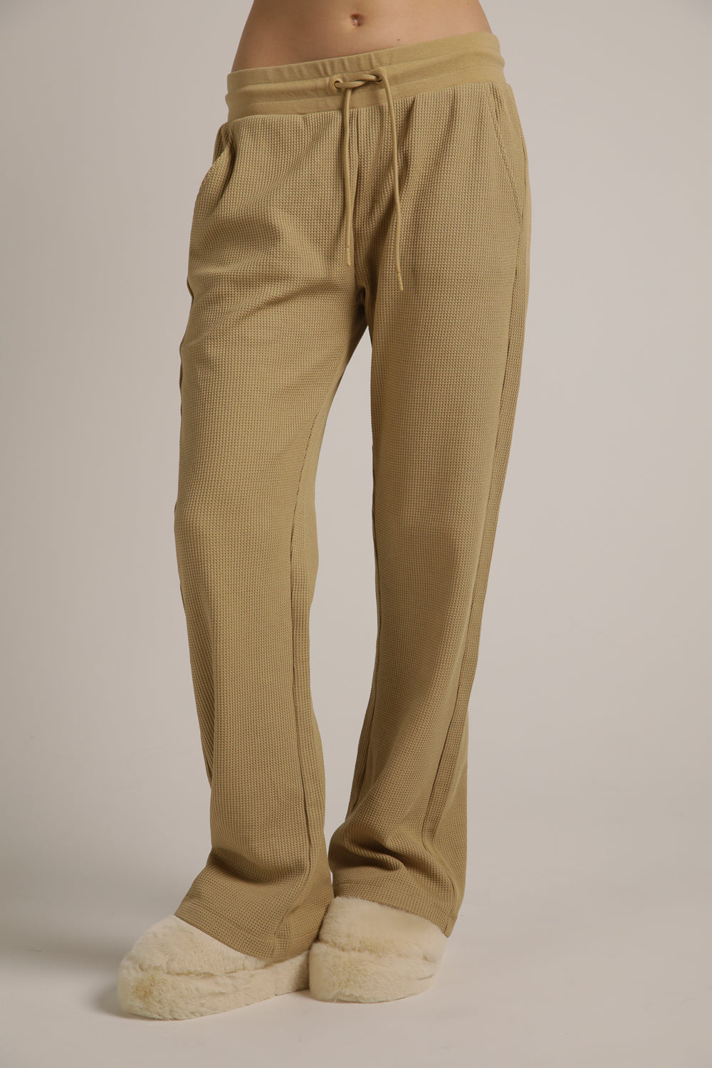 מכנסי טרנינג וואפל בגזרה רחבה | קנת קול