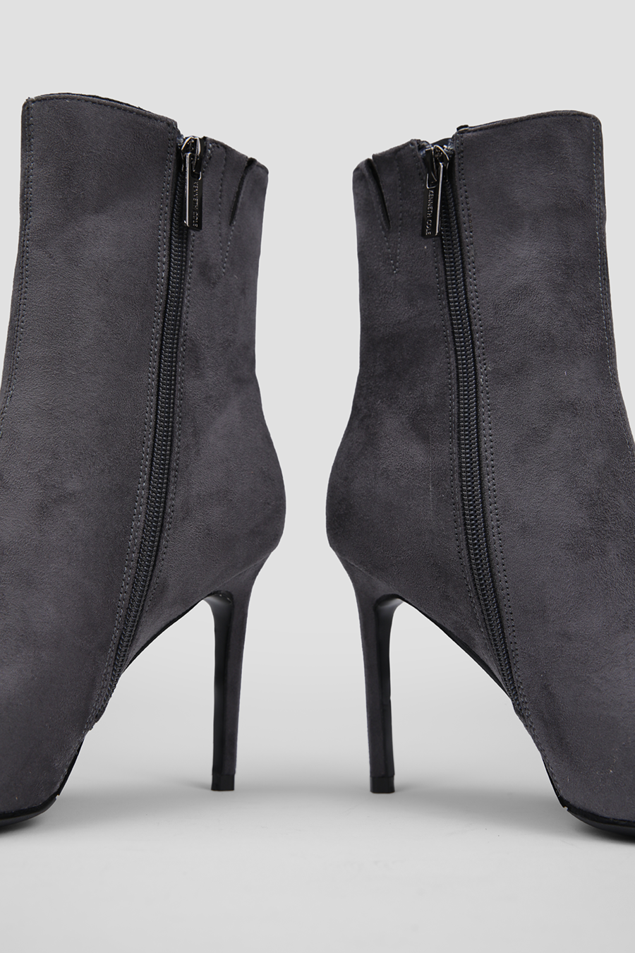 מגפוני עקב אלגנטיים בצבע אפור | קנת קול